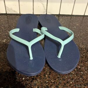 Mec shoreline womens flip flops size 8- new never used- blue beach pool sandals